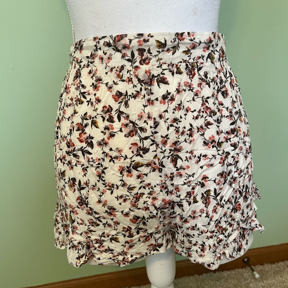 Sadie & Sage Floral Fully Lined Shorts - Size L